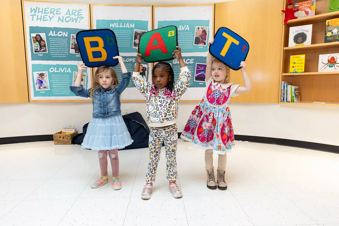 Lisa Howard reading a book to children.